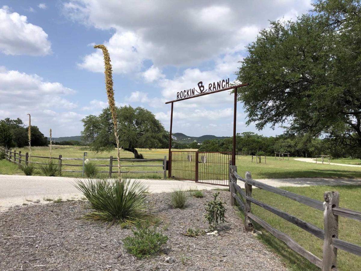 Rockin' B Ranch Love Shack Pipe Creek 外观 照片